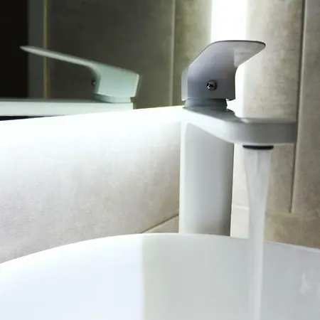 Yannis - Stylish With High-speed Wi-fi