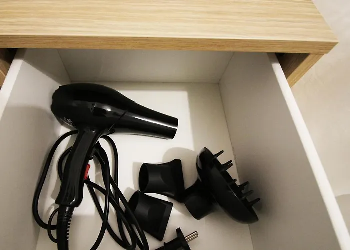 Yannis - Stylish With High-speed Wi-fi *