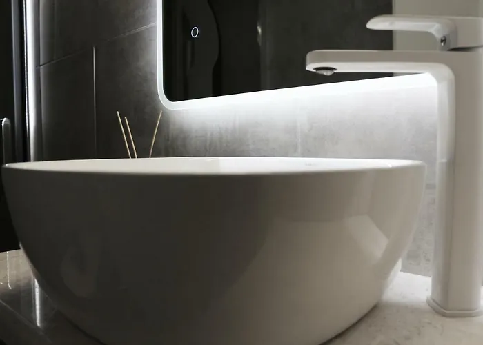 Yannis - Stylish With High-speed Wi-fi *